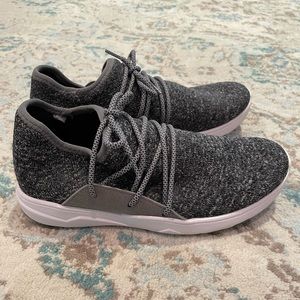 Vessi women’s waterproof shoes size 8, gray.